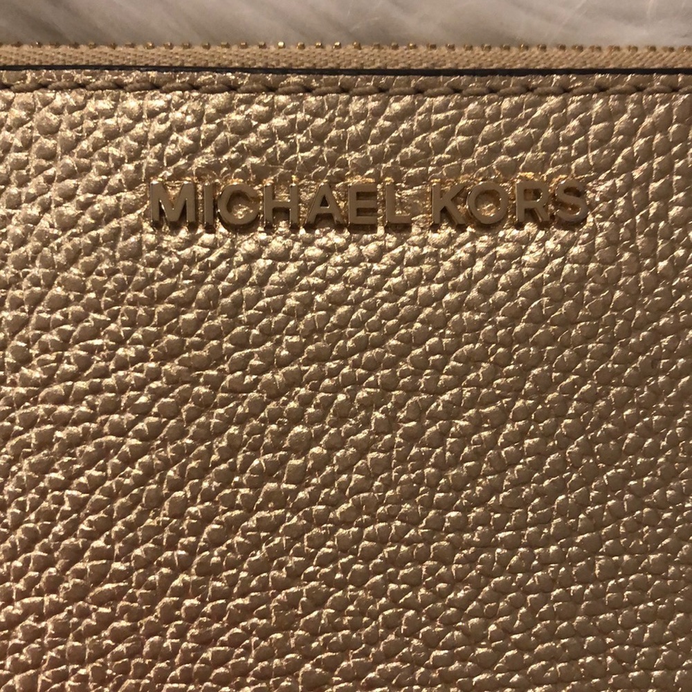 •Michael Kors• Leather Wristlet - Picture 3 of 11